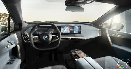 Vehicle interior with the iDrive 8 system