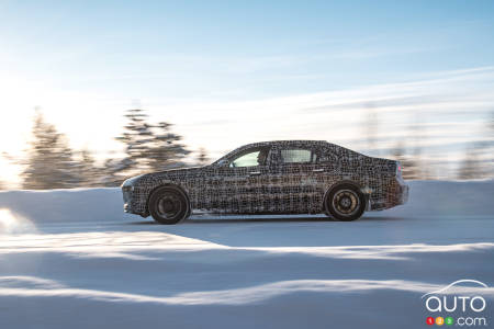 BMW i7, profile