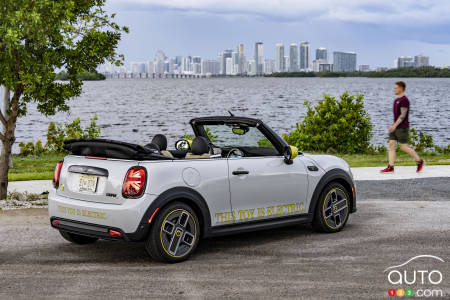 Mini Cooper SE Convertible concept, three-quarters rear