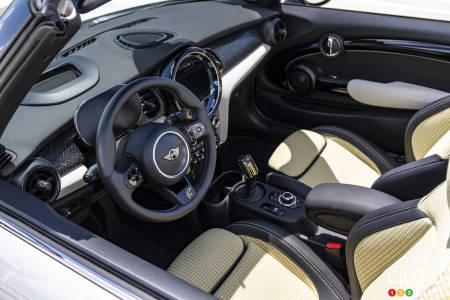 Prototype Mini Cooper SE Convertible, intérieur, de haut