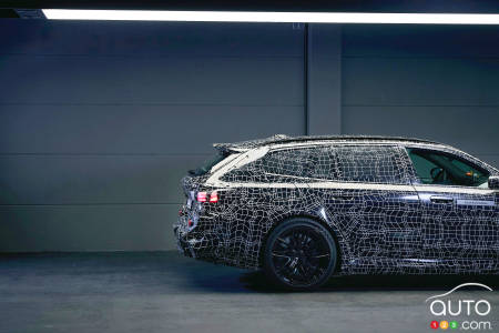 La BMW M5 Touring 2025, de profil