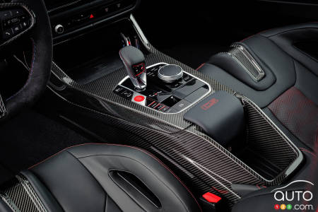 BMW M4 CS 2025, bas de console