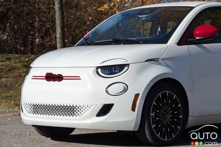 The Fiat 500e, front end