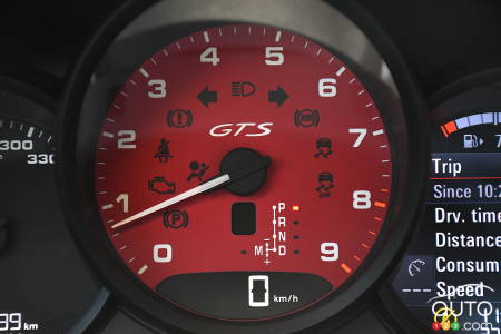 RPM gauge in the 2023 Porsche 718 Cayman GTS 4.0