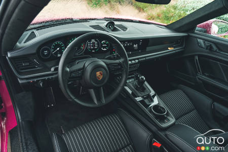 L'intérieur de la Porsche 911 S/T 2024