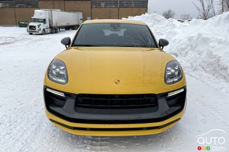 2023 Porsche Macan T - Front