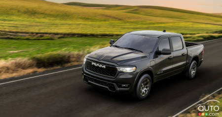 Le Ram 1500 Ramcharger 2025, sur la route