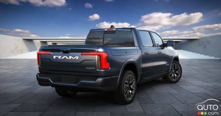 2025 Ram 1500 REV - Three-quarters rear