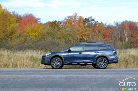 Subaru Outback 2023 en profil