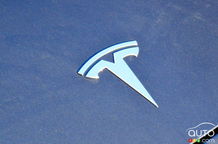 2022 Tesla Y Performance - Logo