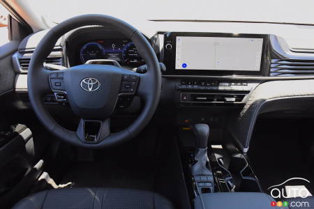 Toyota Camry 2025, intérieur