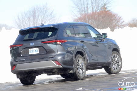 Toyota Highlander hybride 2021, trois quarts arrière