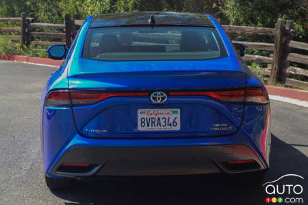 Toyota Mirai 2022 - Derrière