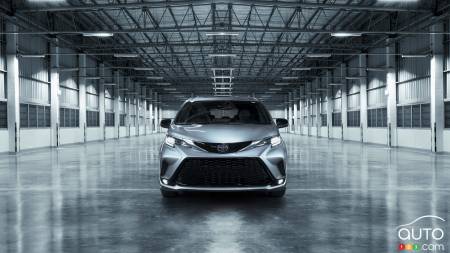 Toyota Sienna - Front