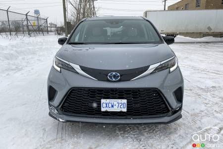 2023 Toyota Sienna - Front