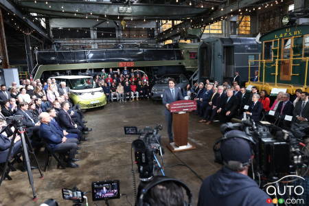 Justin Trudeau, Premier ministre du Canada, lors de l'annonce des détails de la future usine de cellules de batteries devant les citoyens de St. Thomas et d'autres invités.