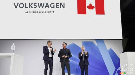 Oliver Blume et Thomas Schmall de Volkswagen, et le Ministre François-Philippe Champagne