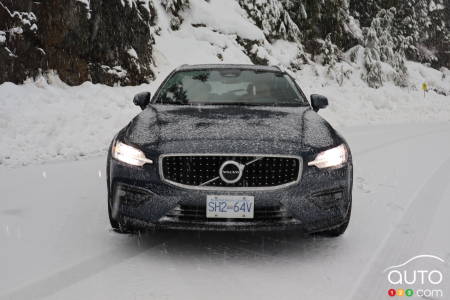 2023 Volvo V60 Cross Country - Front
