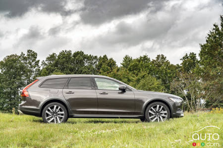 Profile of 2024 Volvo V90 Cross Country