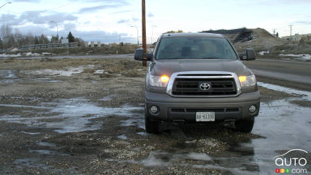 Toyota Tundra CrewMax 4x4 SR5 5,7L 2012 : essai routier