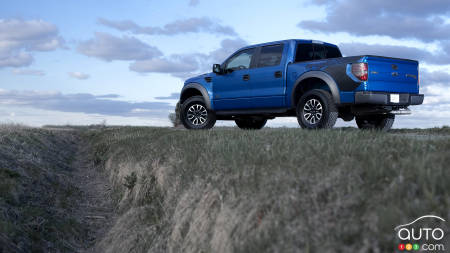 2012 Ford F-150 SVT Raptor SuperCrew Review (video)