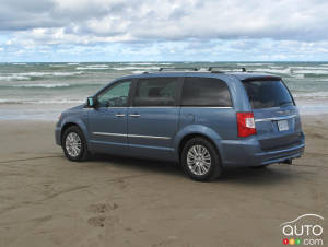 2012 Chrysler Town & Country Limited Review