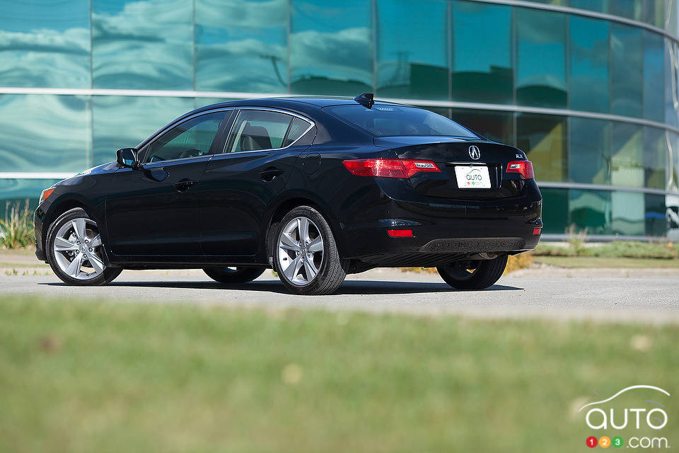 2013 Acura ILX Tech Review