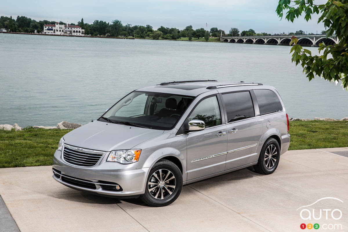 Chrysler Town & Country plugin hybrid coming in late 2015