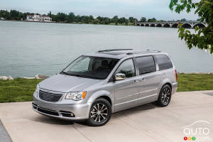 Chrysler Town & Country plug-in hybrid coming in late 2015
