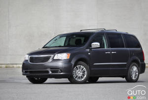 2014 Chrysler Town & Country Limited Review