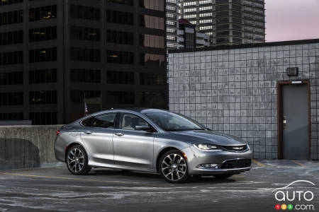 Publicités Chrysler 200 2015: “Une importation américaine” (vidéos)
