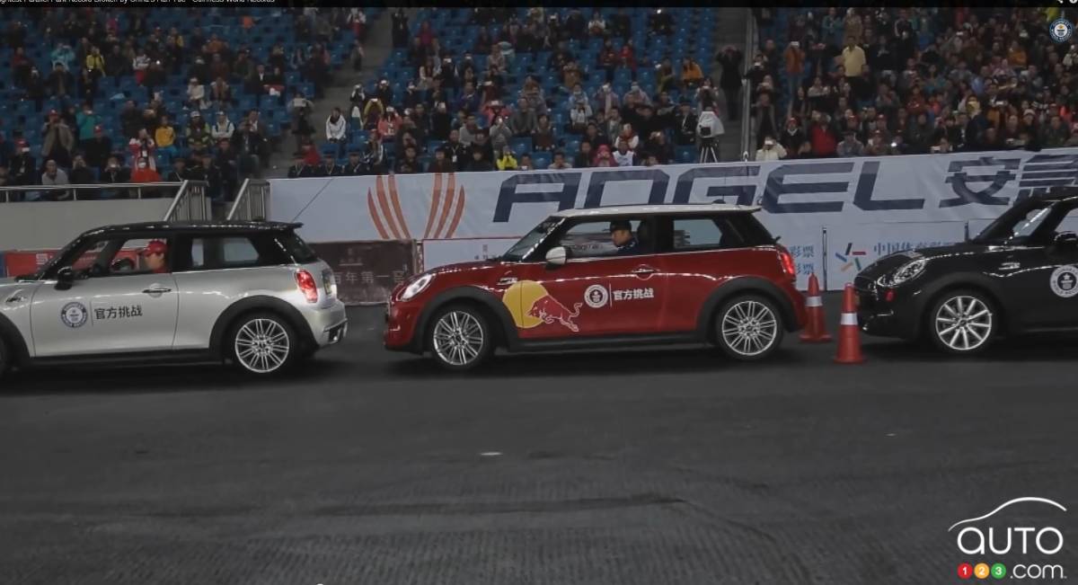 MINI Cooper S sets tightest parallel-park record (video)