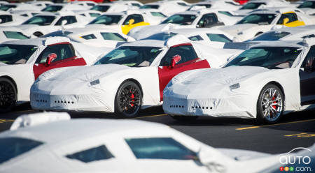 2015 Chevrolet Corvette Z06 rolls off the line, heads to driveways