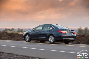 2015 Toyota Camry Hybrid XLE Review