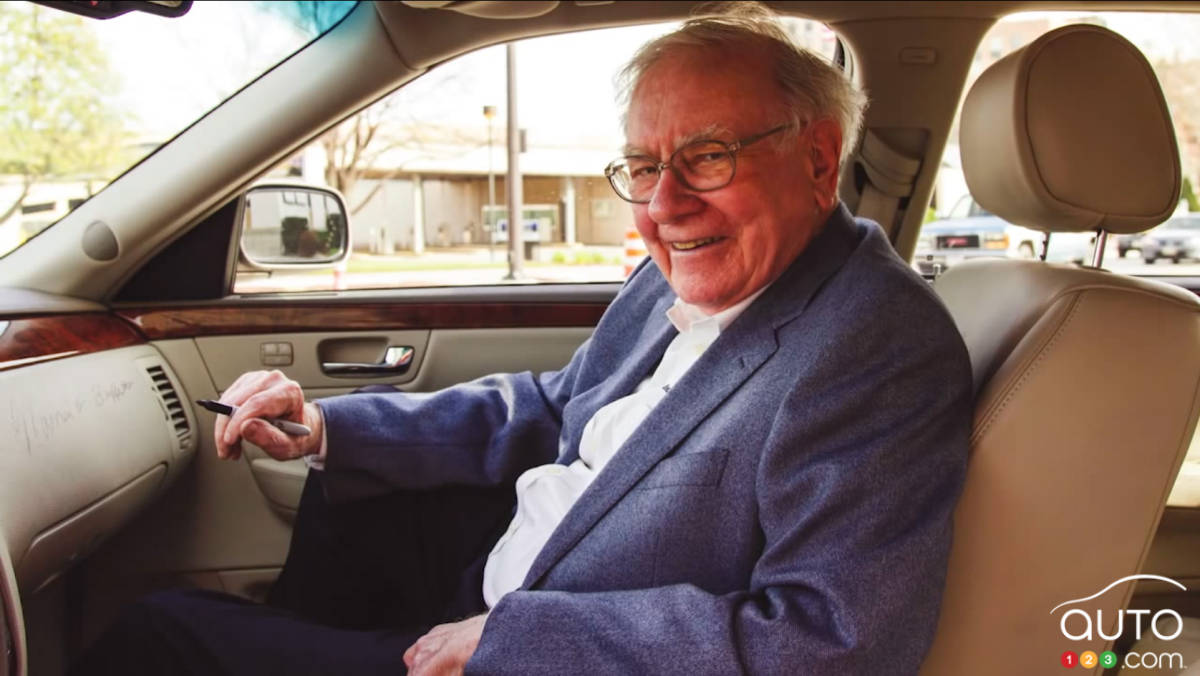 Cadillac DTS owned by Warren Buffett sold for US$122,500