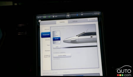Tesla Model S has “007” mode, turns into submersible... kind of (video)