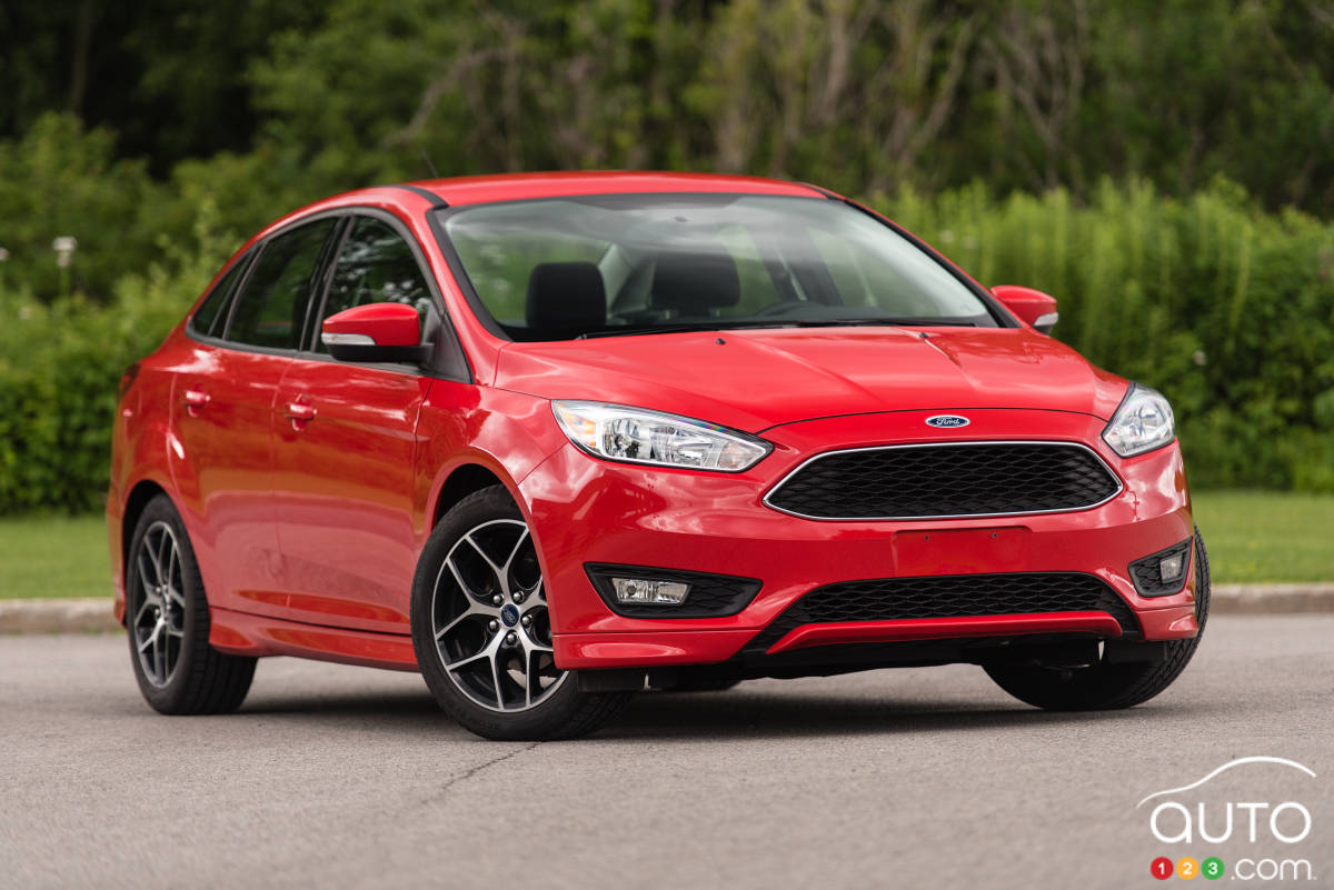 thumbnail image 2 of Autocapableparts Upper Center Bumper Grille With Chrome Trim For 2015-2018 Ford Focus S/SE (F1EZ-8200B) 2 of 3