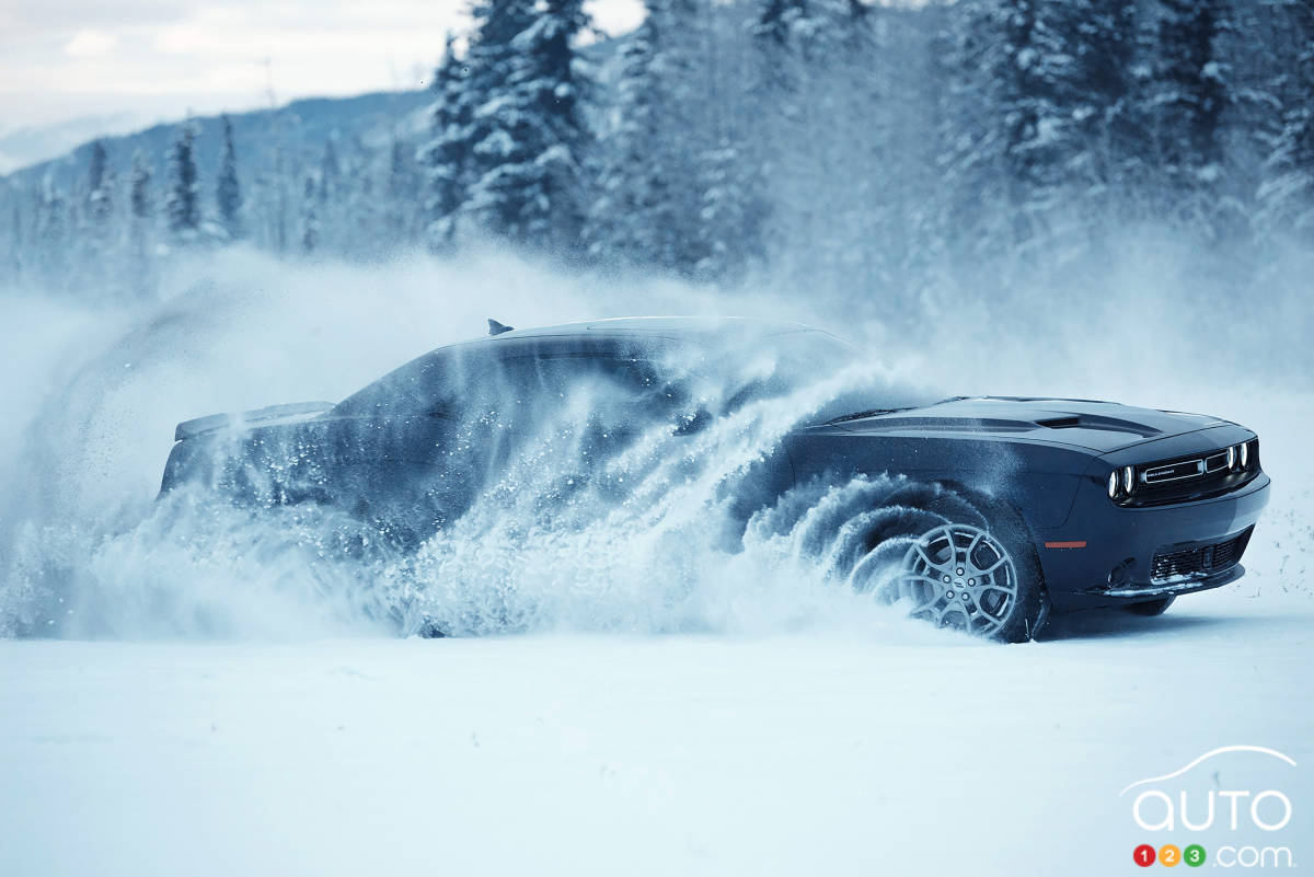New 2017 Dodge Challenger GT with AWD has fun in the snow (video)