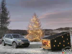 Land Rover builds a small Christmas cabin ideal for Santa Claus (video)