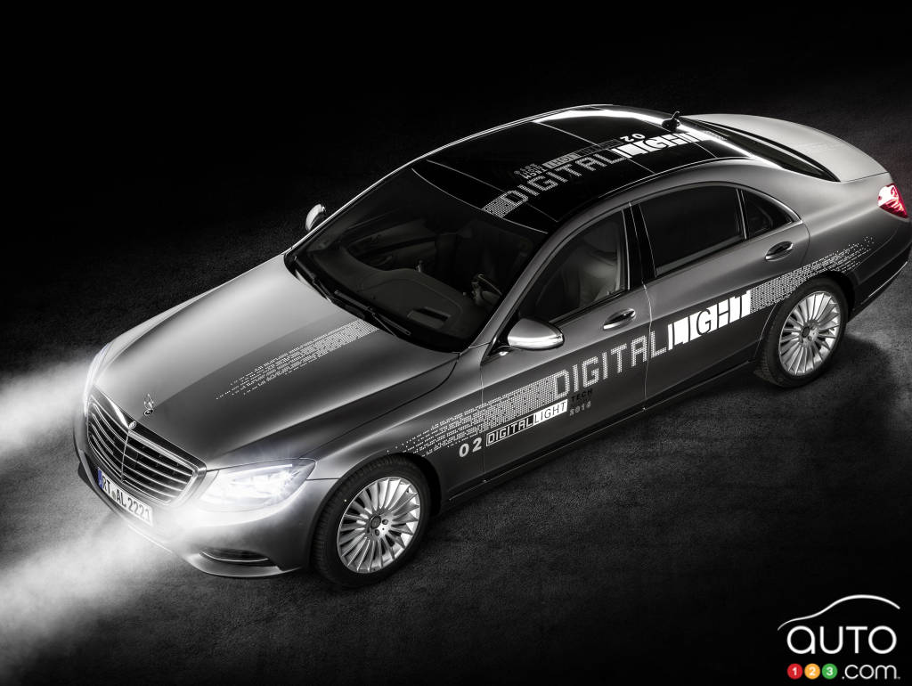 Mercedes-Benz’s "DIGITAL LIGHT" system