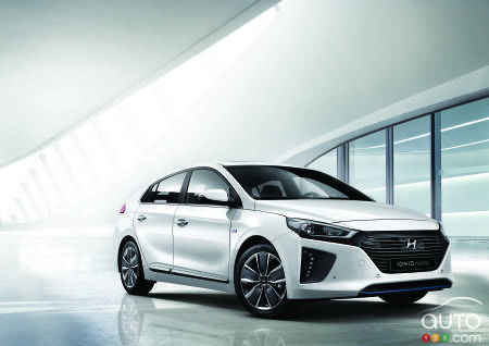 Genève 2016 : la Hyundai IONIQ arrive, la Prius n’a qu’à bien se tenir!