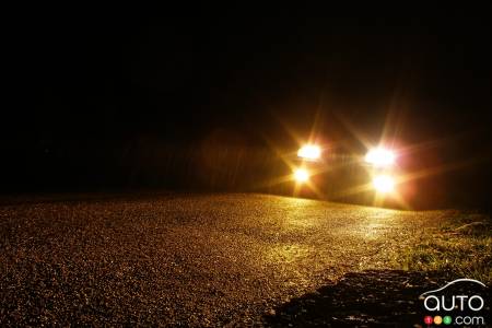 Most new cars need better headlights, IIHS finds