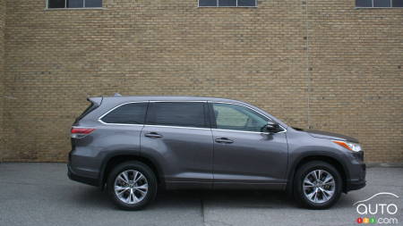 2016 Toyota Highlander LE Convenience Review