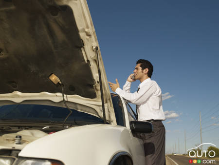 Un employé de Chevrolet India offre sa voiture à une famille en panne
