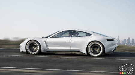 Porsche se tourne vers l'électrique et crée 1400 emplois