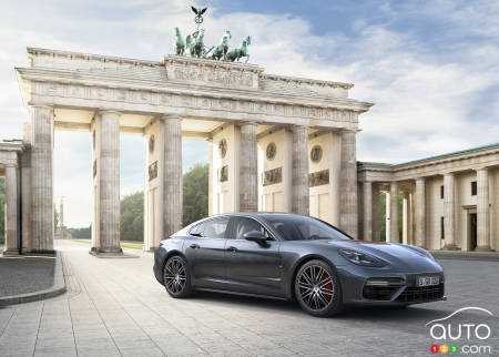New 2018 Porsche Panamera 4 E-Hybrid announced for Paris