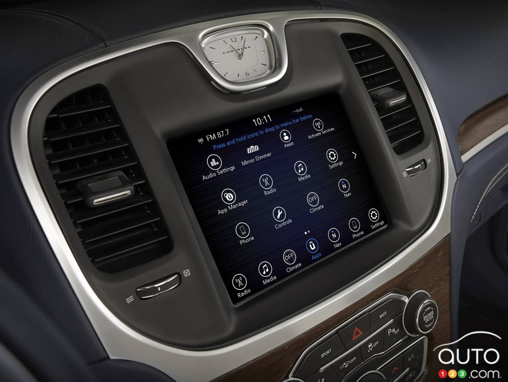 Système Uconnect de la Chrysler 300C 2017
