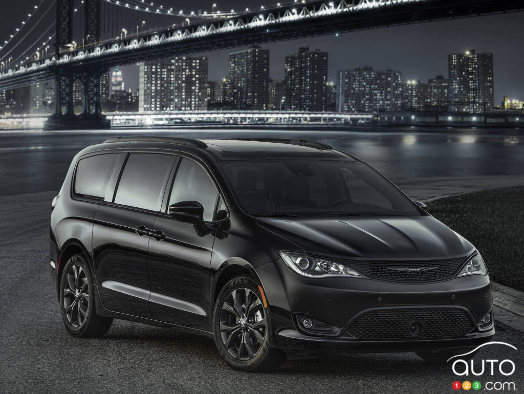 2018 Chrysler Pacifica with S Appearance Package