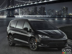 A Sportier-Looking 2018 Chrysler Pacifica? We Want One!