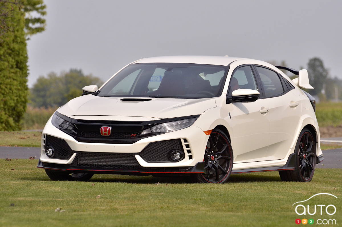 Road Test Of The 17 Honda Civic Type R Car News Auto123
